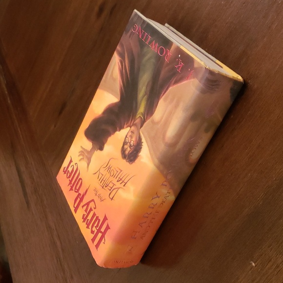 Harry Potter and The Deathly Hallows Book - Picture 3 of 12